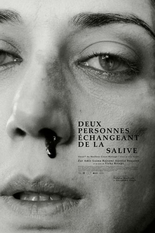 Deux personnes échangeant de la salive